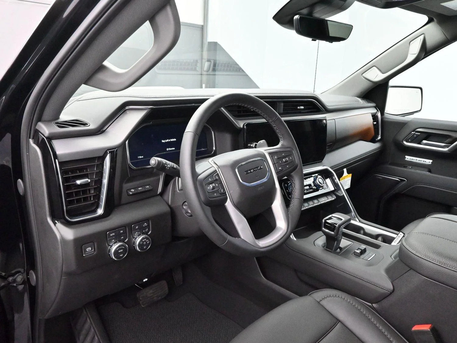 Used 2025 Onyx Black GMC Denali image 13