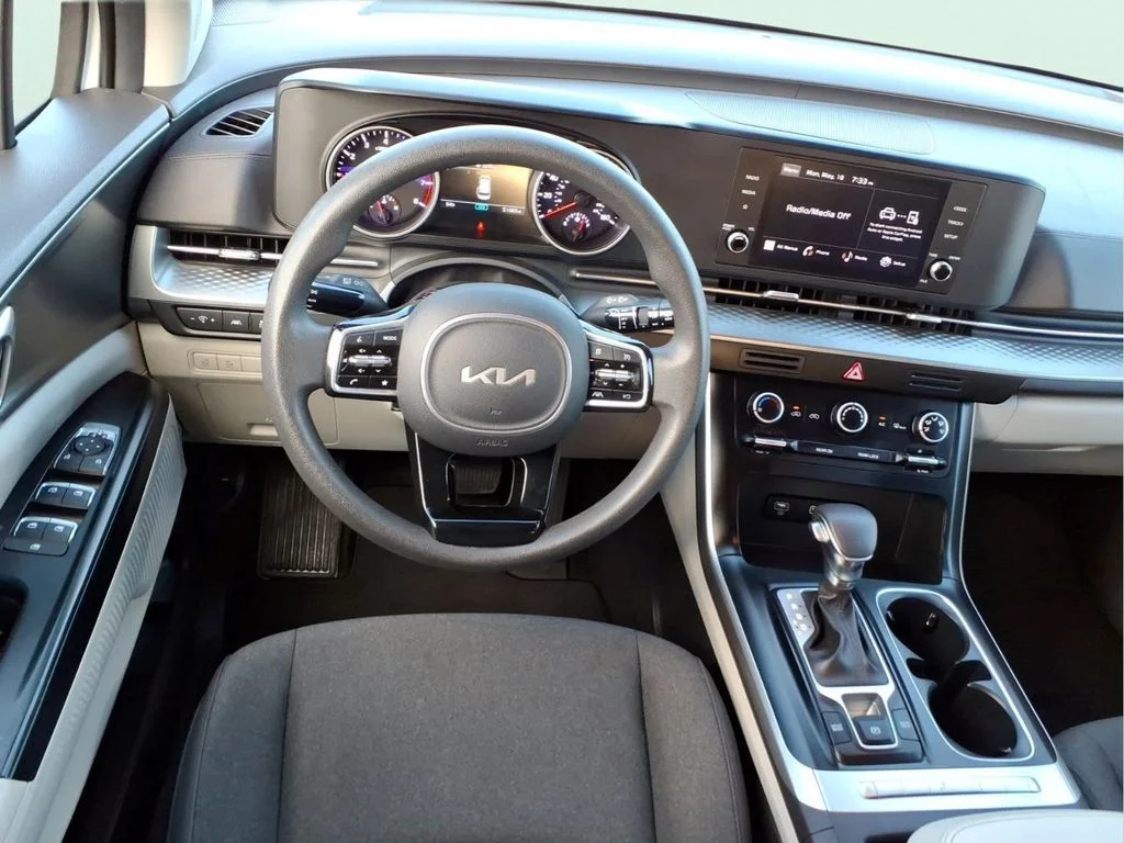 Used 2024 White Kia LX image 18