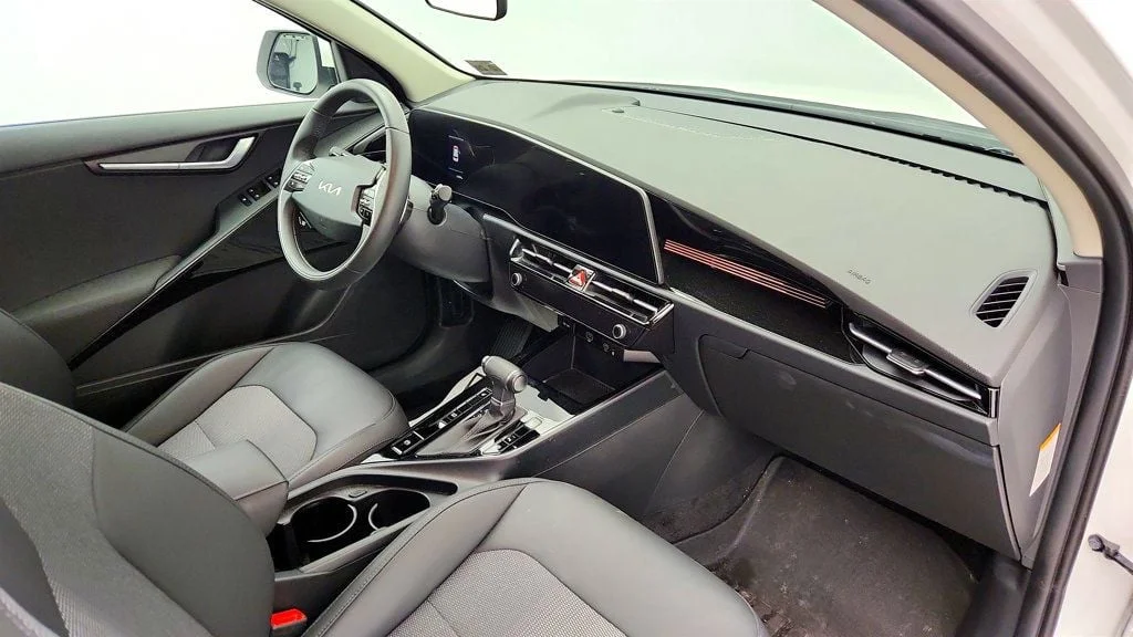 Used 2024 Snow White Pearl Kia EX FWD image 24
