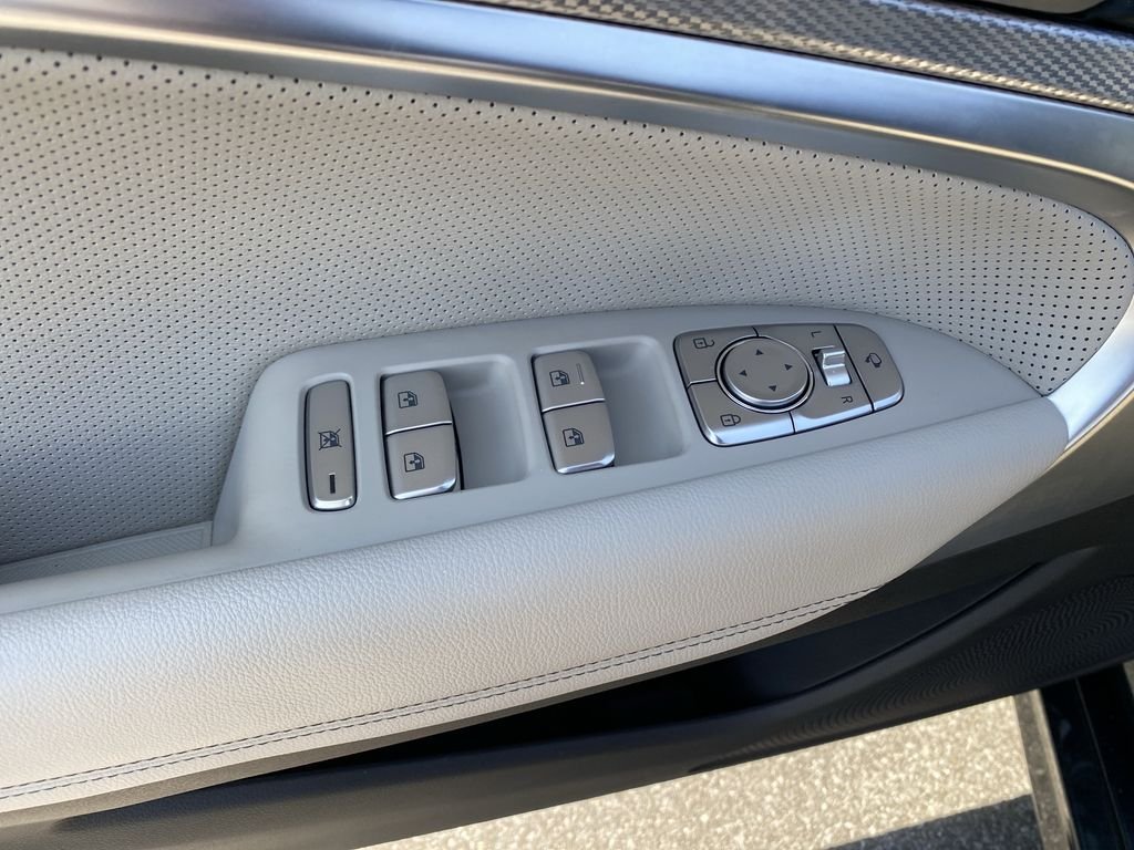 2022 GENESIS G70 Standard - Photo 18