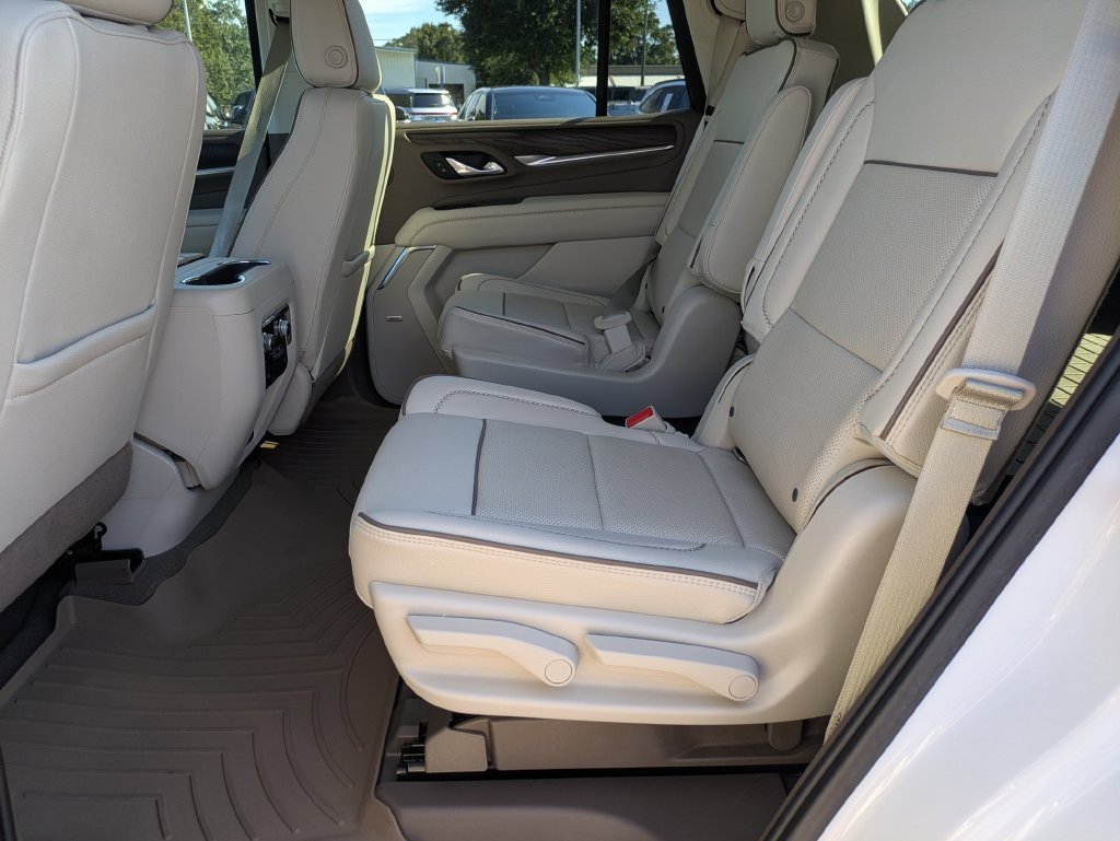 Used 2022 White GMC Denali image 21