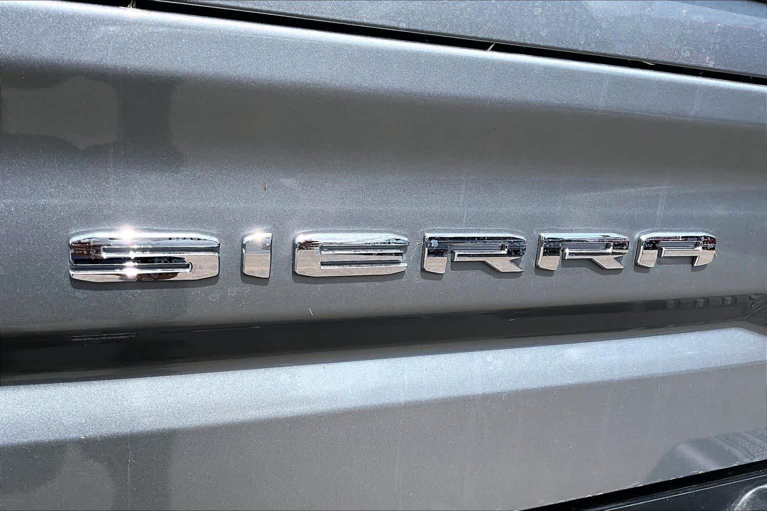 Used 2023 Sterling Metallic GMC AT4 image 31