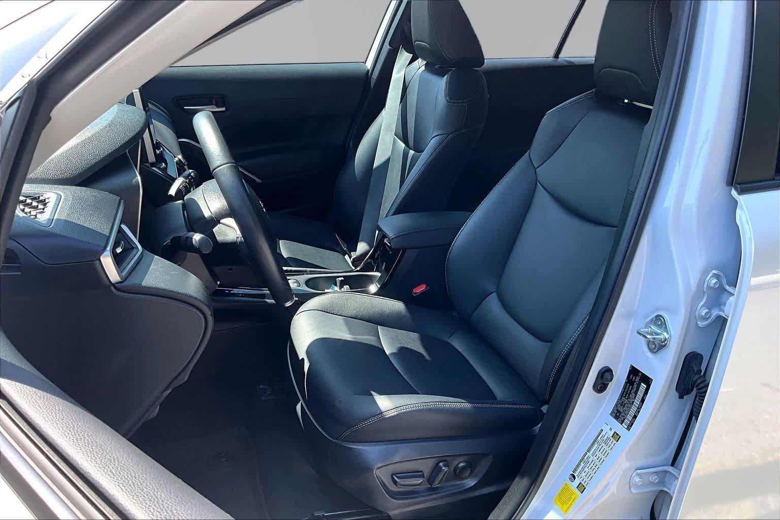 Used 2023 Wind Chill Pearl Toyota XLE image 8