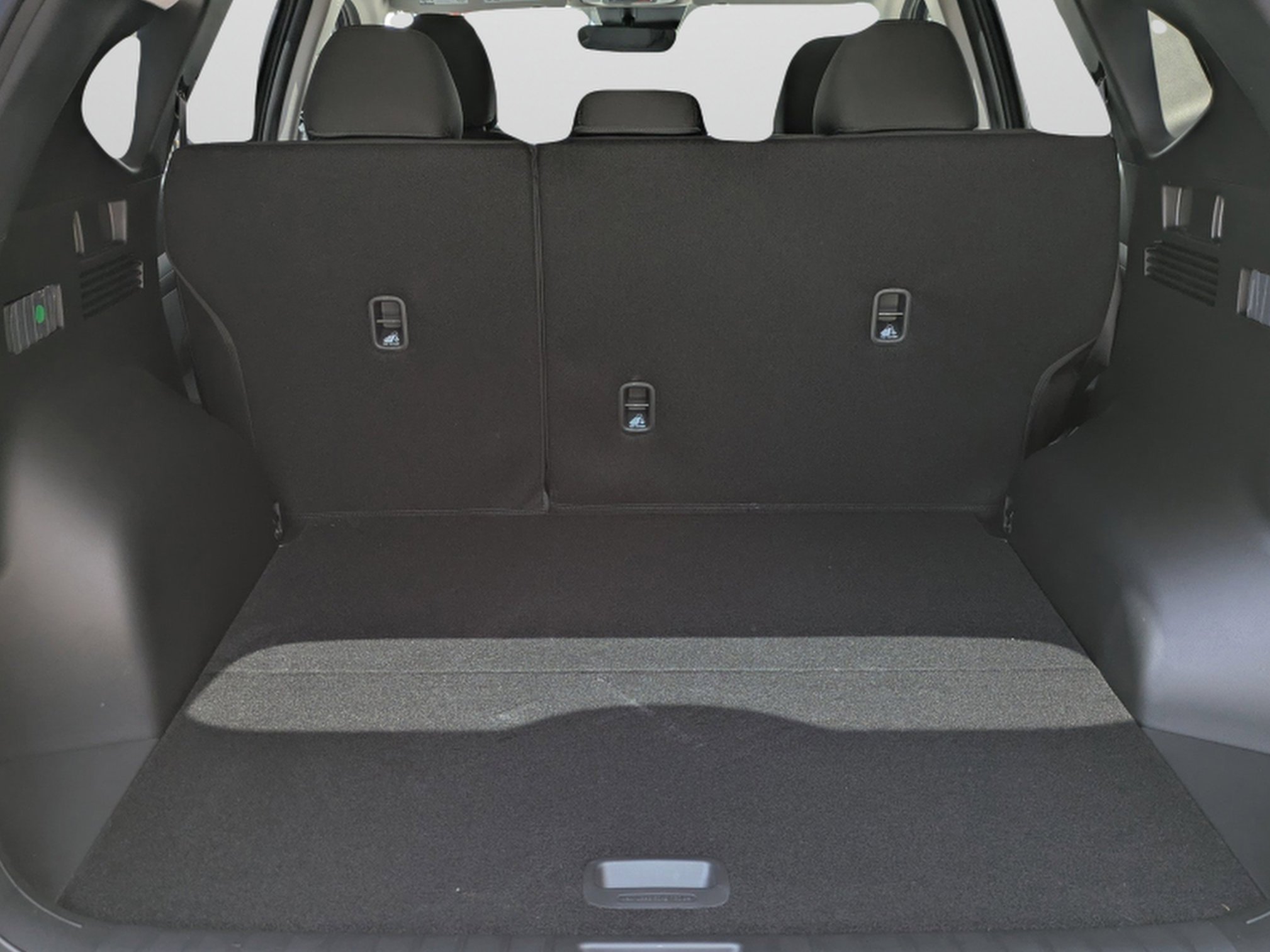 New 2026 Hampton Gray Hyundai SEL FWD image 30