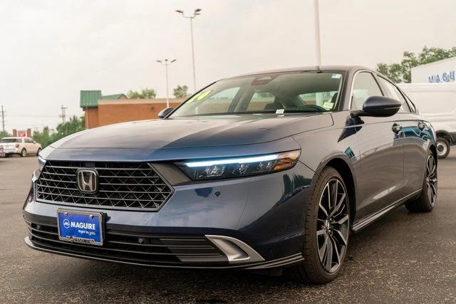 Used 2024  Honda Touring image 2