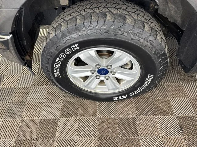 Used 2018 Gray Ford XLT image 30