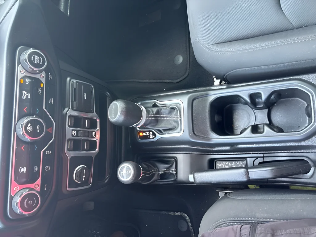 Used 2023 High Velocity Clearcoat Jeep Overland image 19