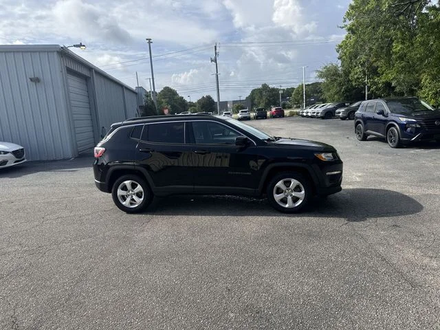 Used 2018 Black Jeep Latitude image 4