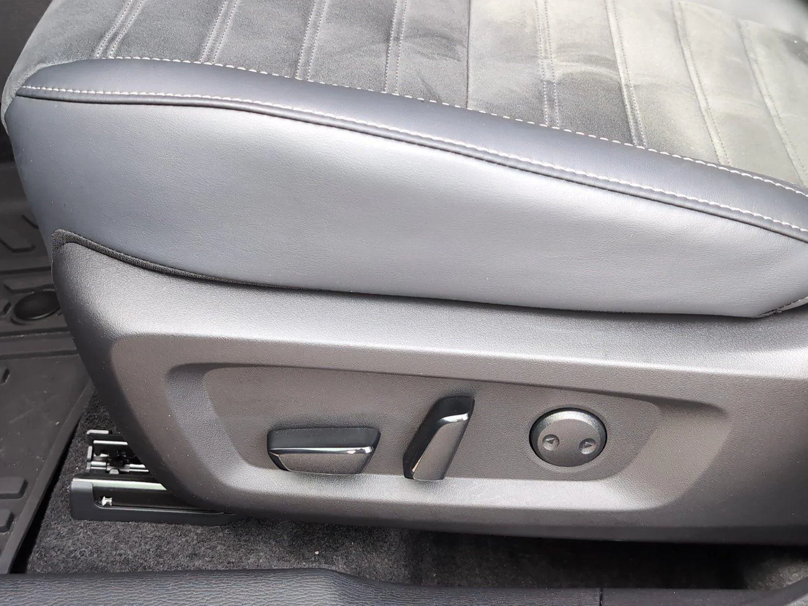 Used 2026  Mitsubishi SE image 16