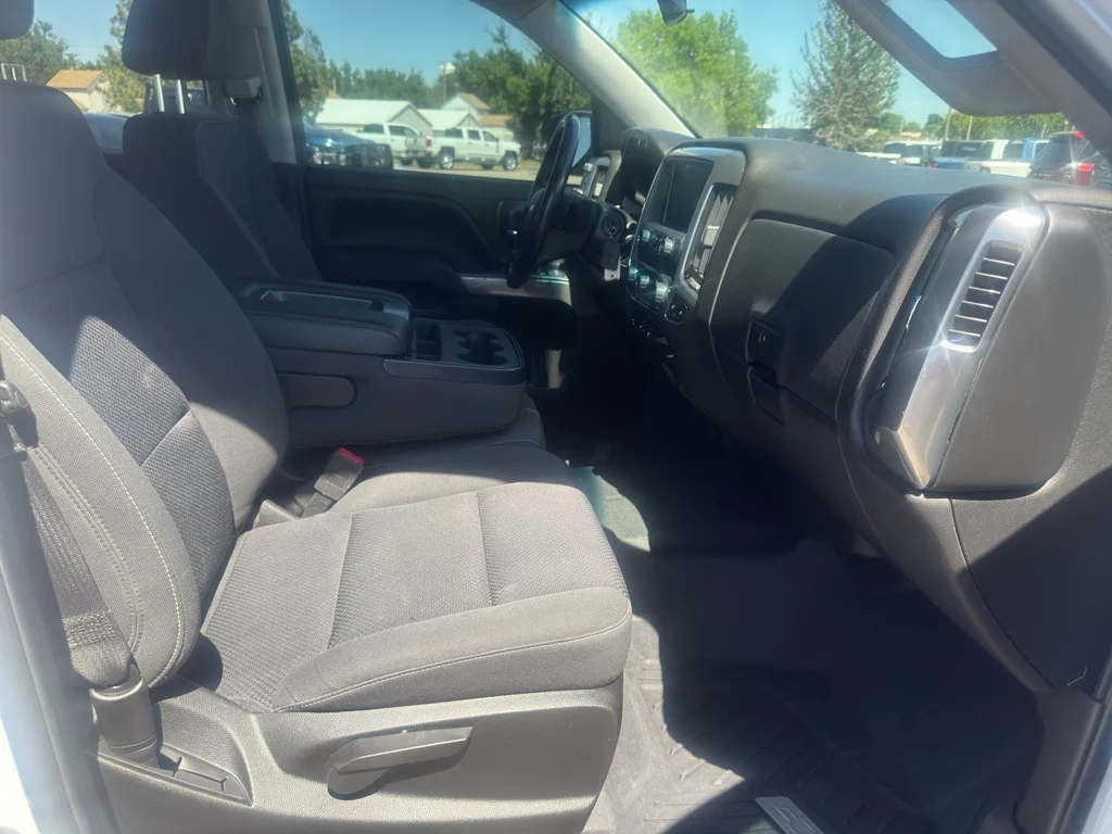 Used 2018 SUMMIT WHITE Chevrolet LT image 15