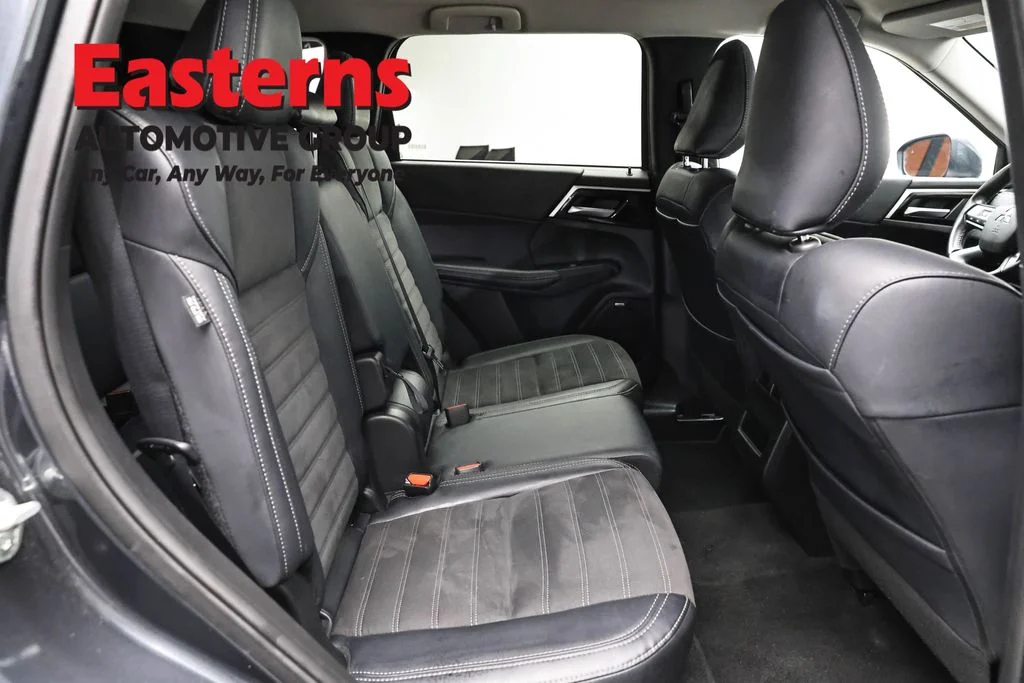 Used 2025 Gray Mitsubishi SE image 23