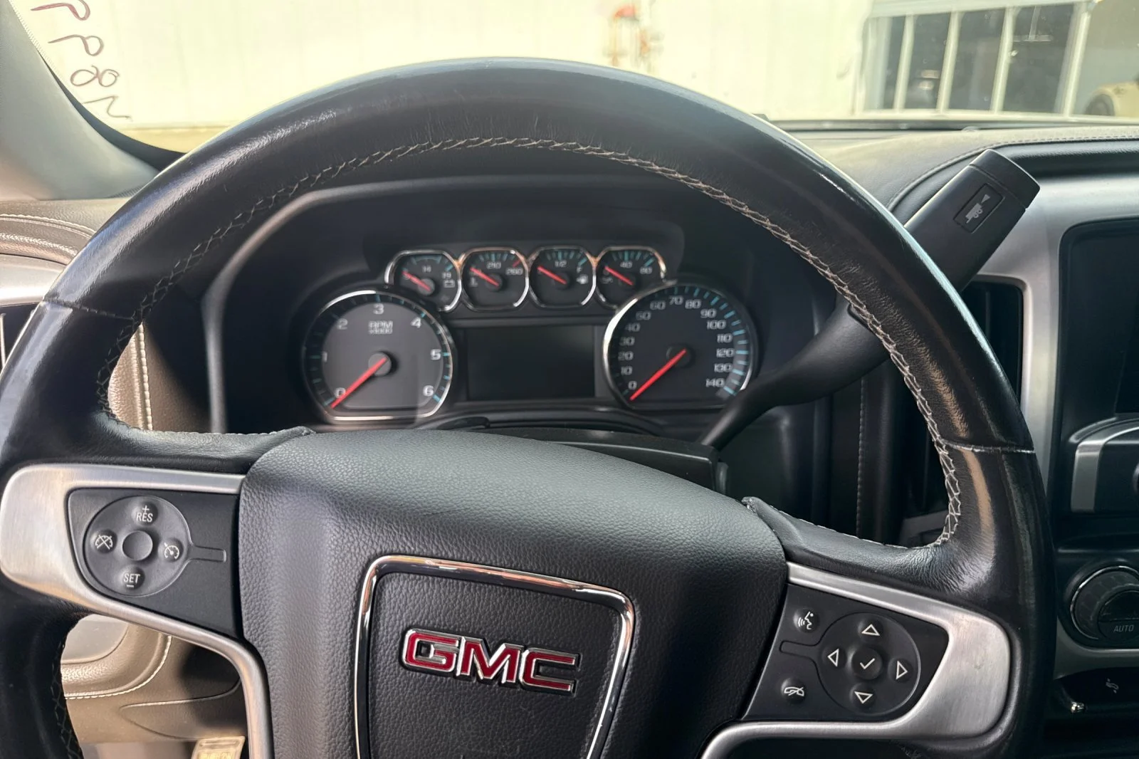 Used 2018 DARK SLATE METALLIC GMC SLT image 21