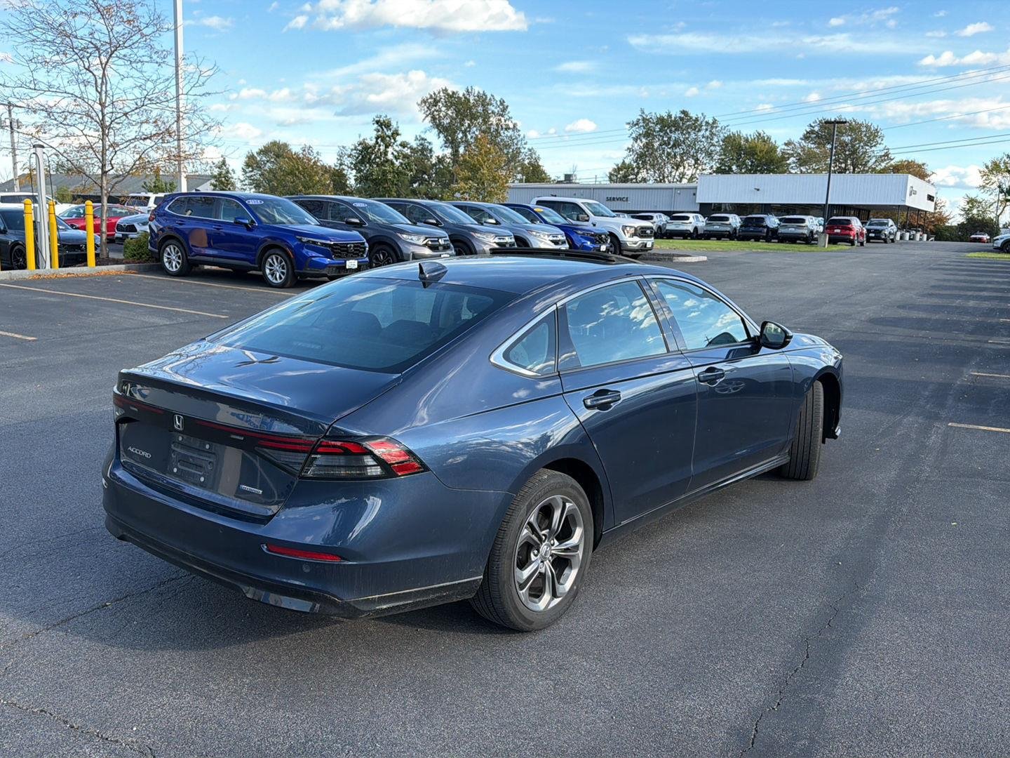 Used 2025 Canyon River Blue Metallic Honda EX-L image 7