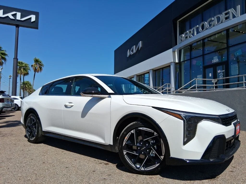 New 2026 White Kia GT-Line image 1