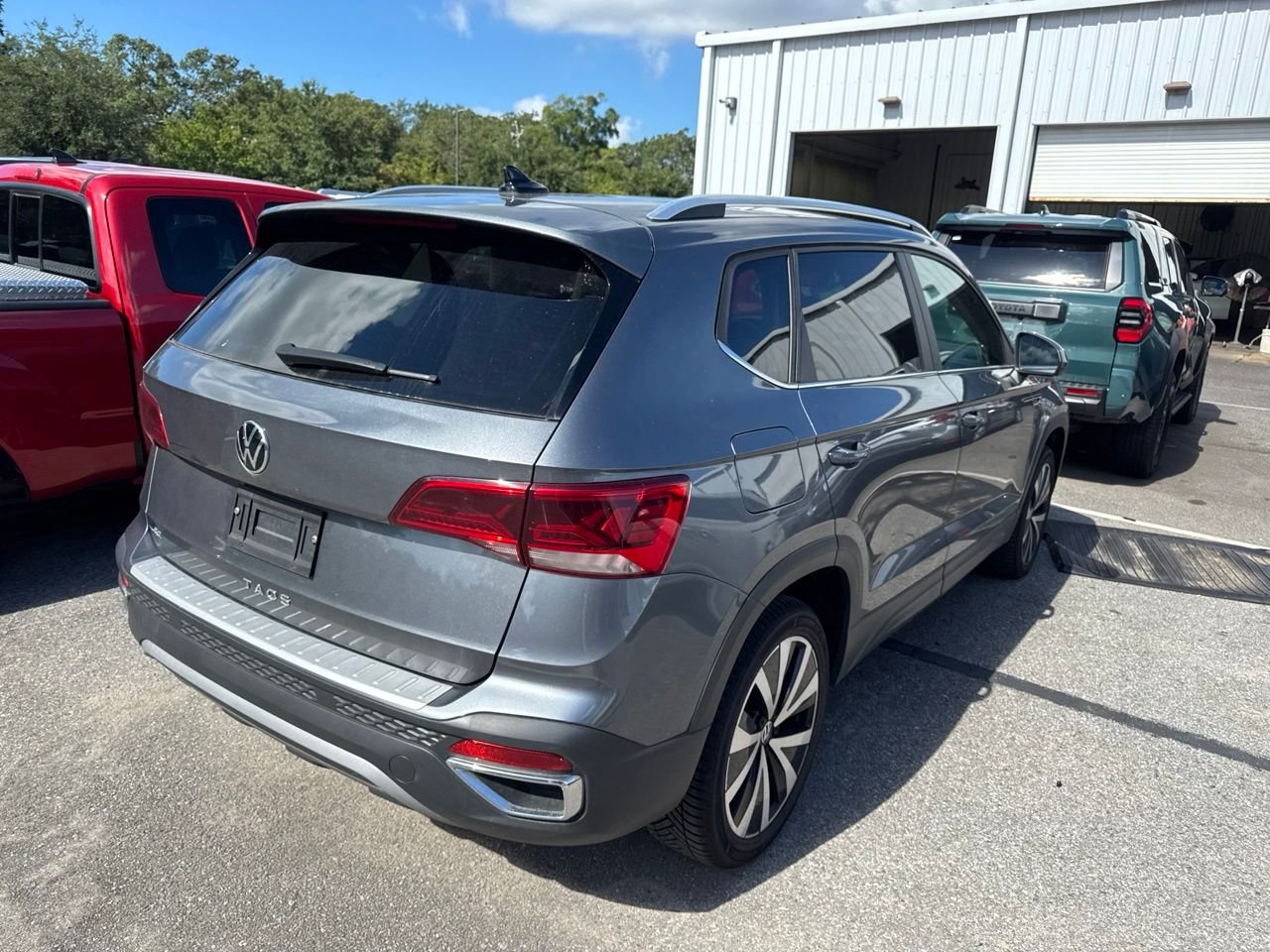Used 2022 Gray Volkswagen 1.5T SE image 5