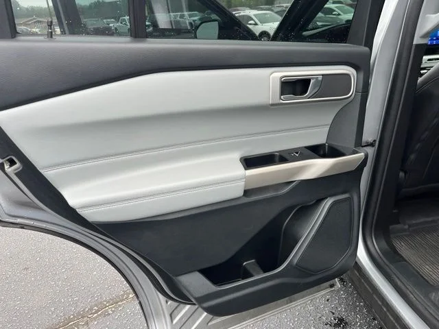 Used 2023 Silver Ford XLT image 11