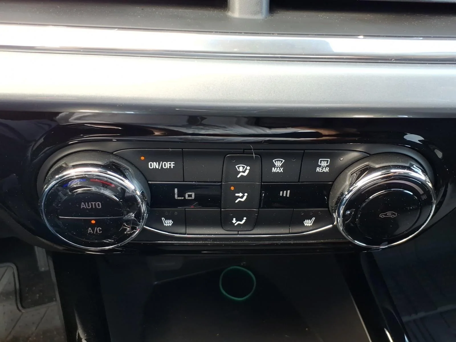 Used 2025 Mosaic Black Metallic Chevrolet LT image 13