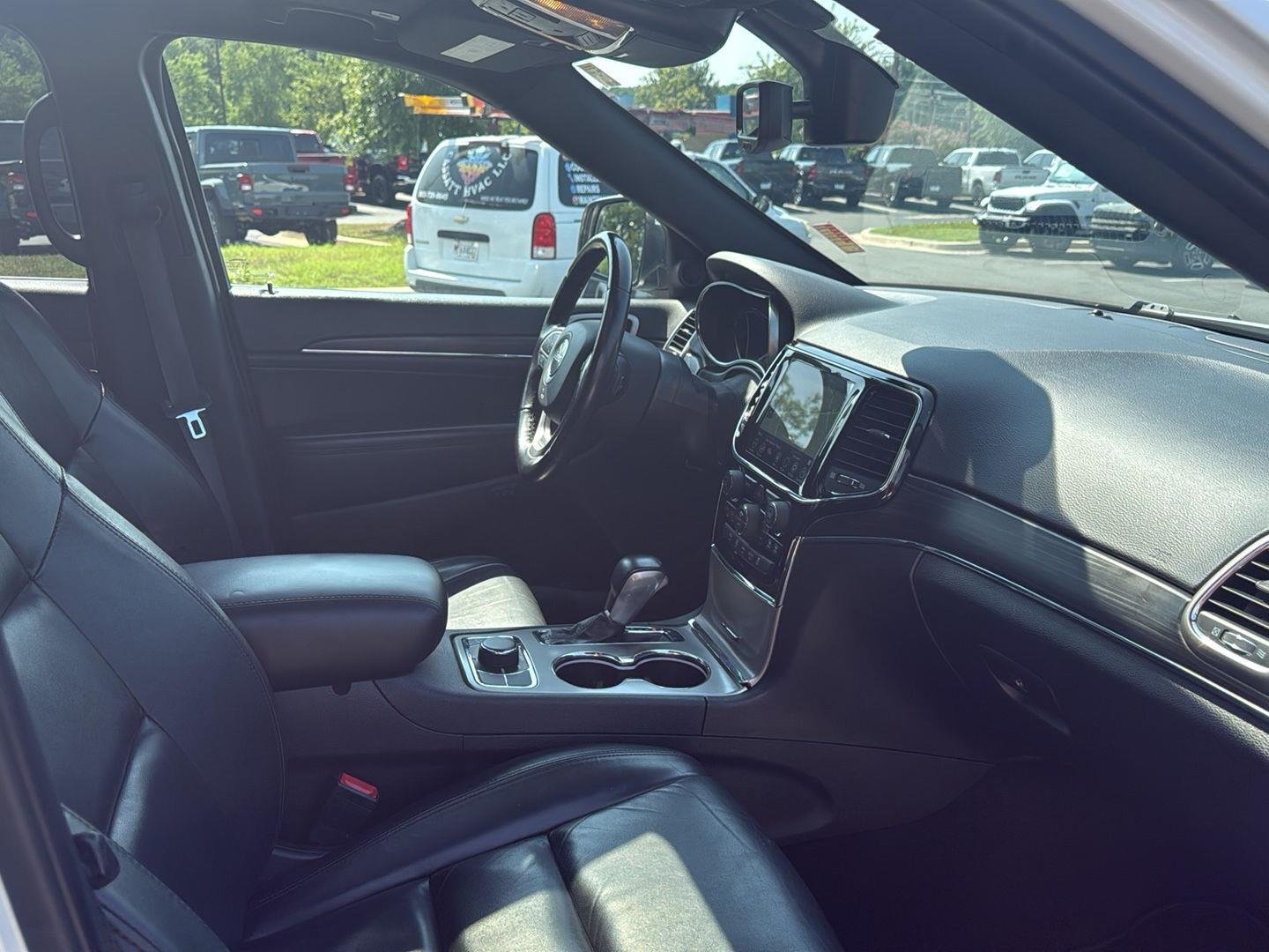 Used 2022 Bright White Clearcoat Jeep Limited image 26