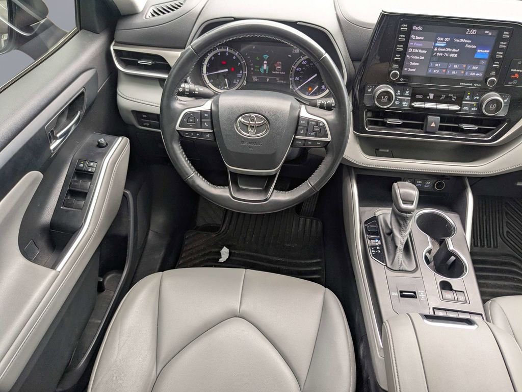 Used 2022 Gray Toyota XLE image 17