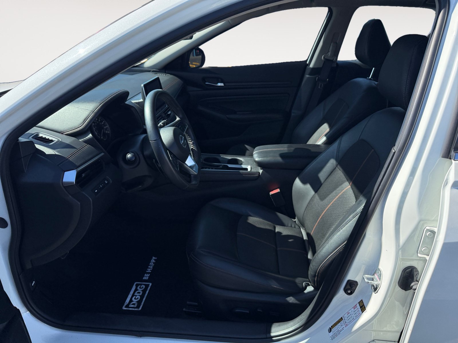 Used 2022 Pearl White Tricoat NISSAN 2.0 SR image 10
