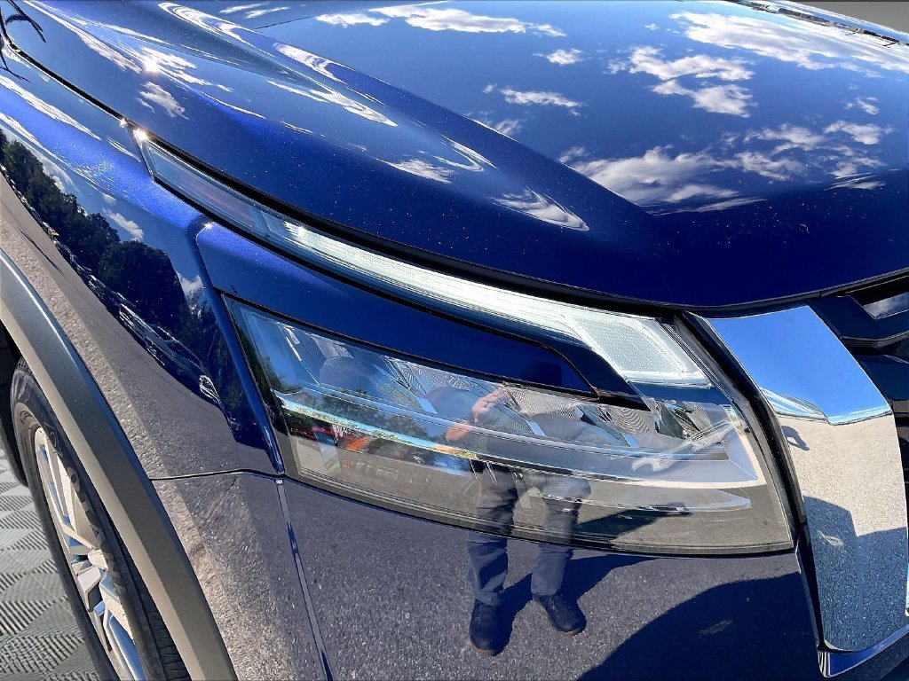 Used 2022 Deep Ocean Blue Pearl Nissan SL image 31