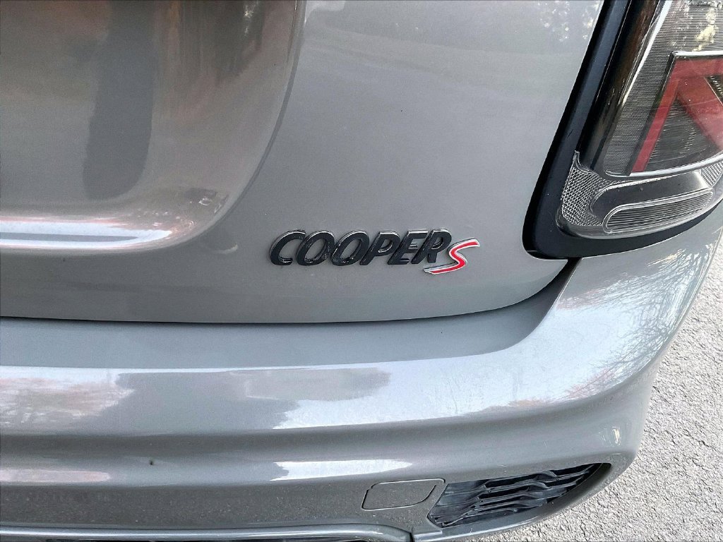 Used 2018 Gray MINI Base image 27