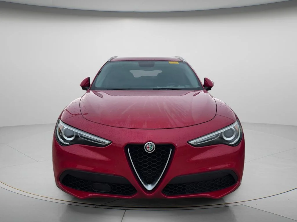 Used 2019 Red Alfa Romeo Base image 3