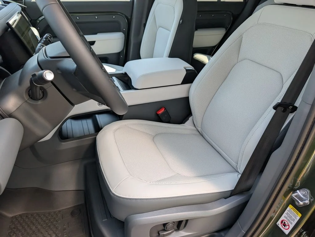 New 2026 Woolstone Green Land Rover X-Dynamic SE image 5
