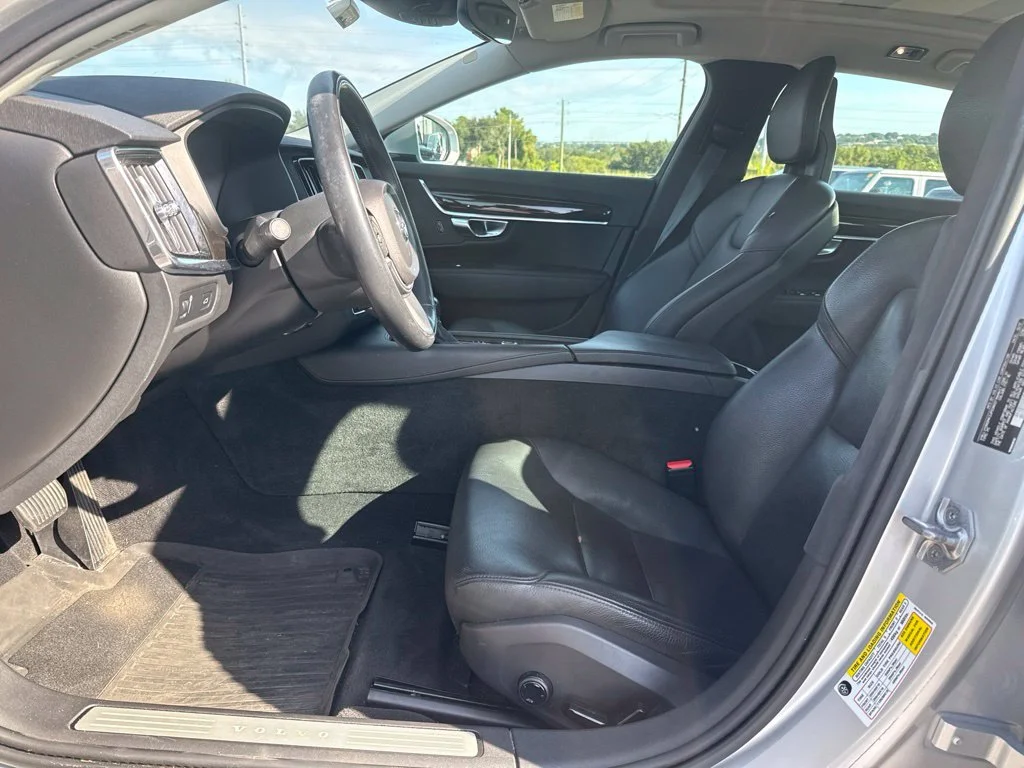 Used 2018 Bright Silver Metallic Volvo T6 Momentum image 6