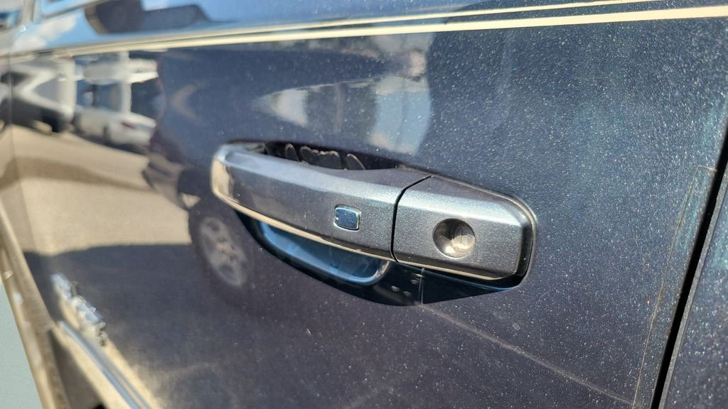 Used 2019 Gray Chevrolet LT image 6