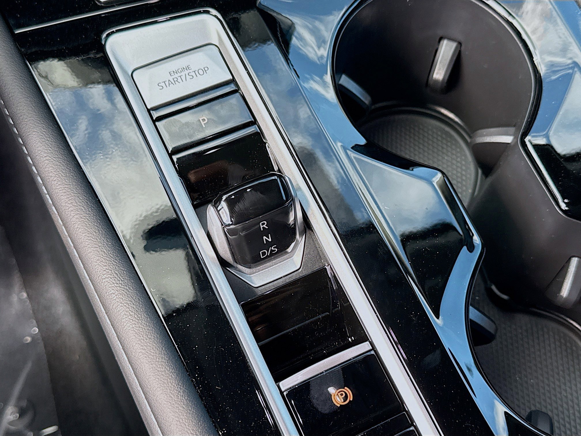 New 2026 Black Volkswagen 2.0T SE w/Technology image 15