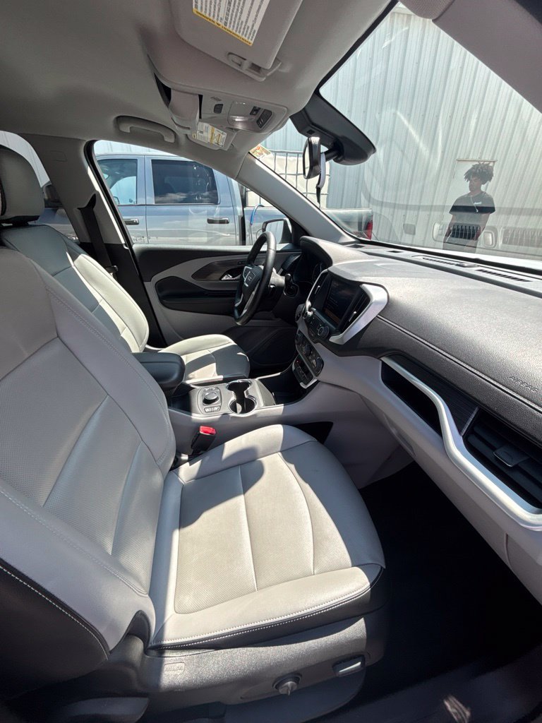 Used 2023 White GMC SLT image 24