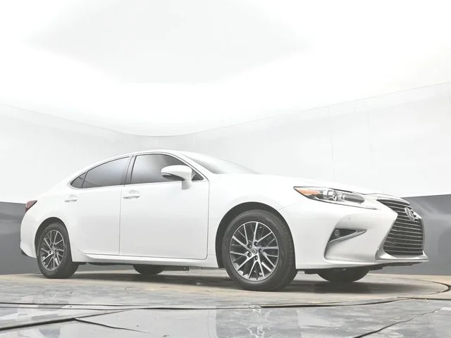 Used 2017 White Lexus 350 image 37