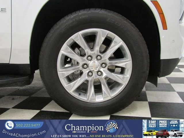 Used 2025 Iridescent Pearl Tricoat Chevrolet Premier image 3