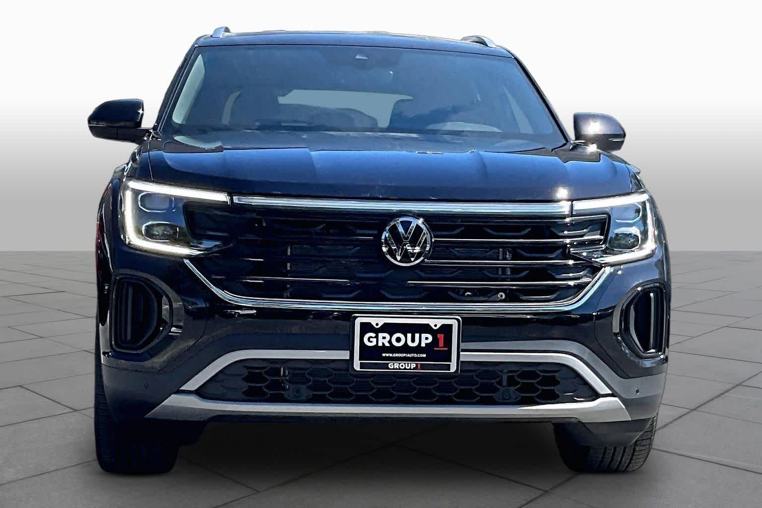 New 2026 Deep Black Pear Volkswagen SE w/Technology image 3