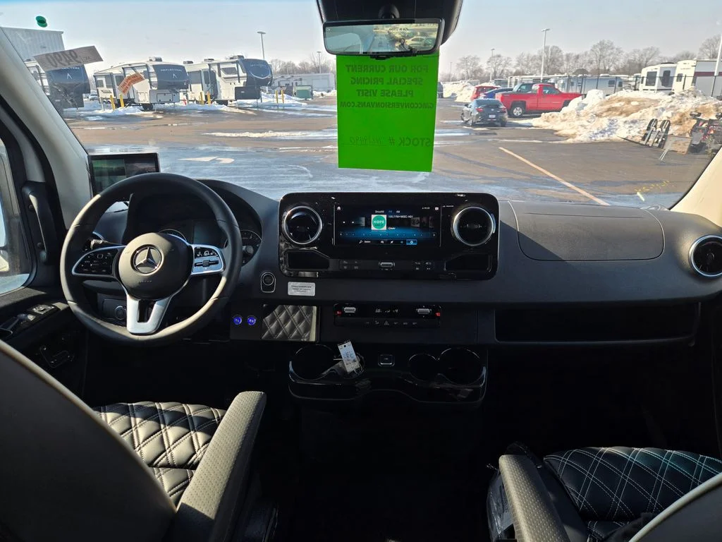 New 2026 Arctic White Mercedes-Benz Discovery Cross Country image 31