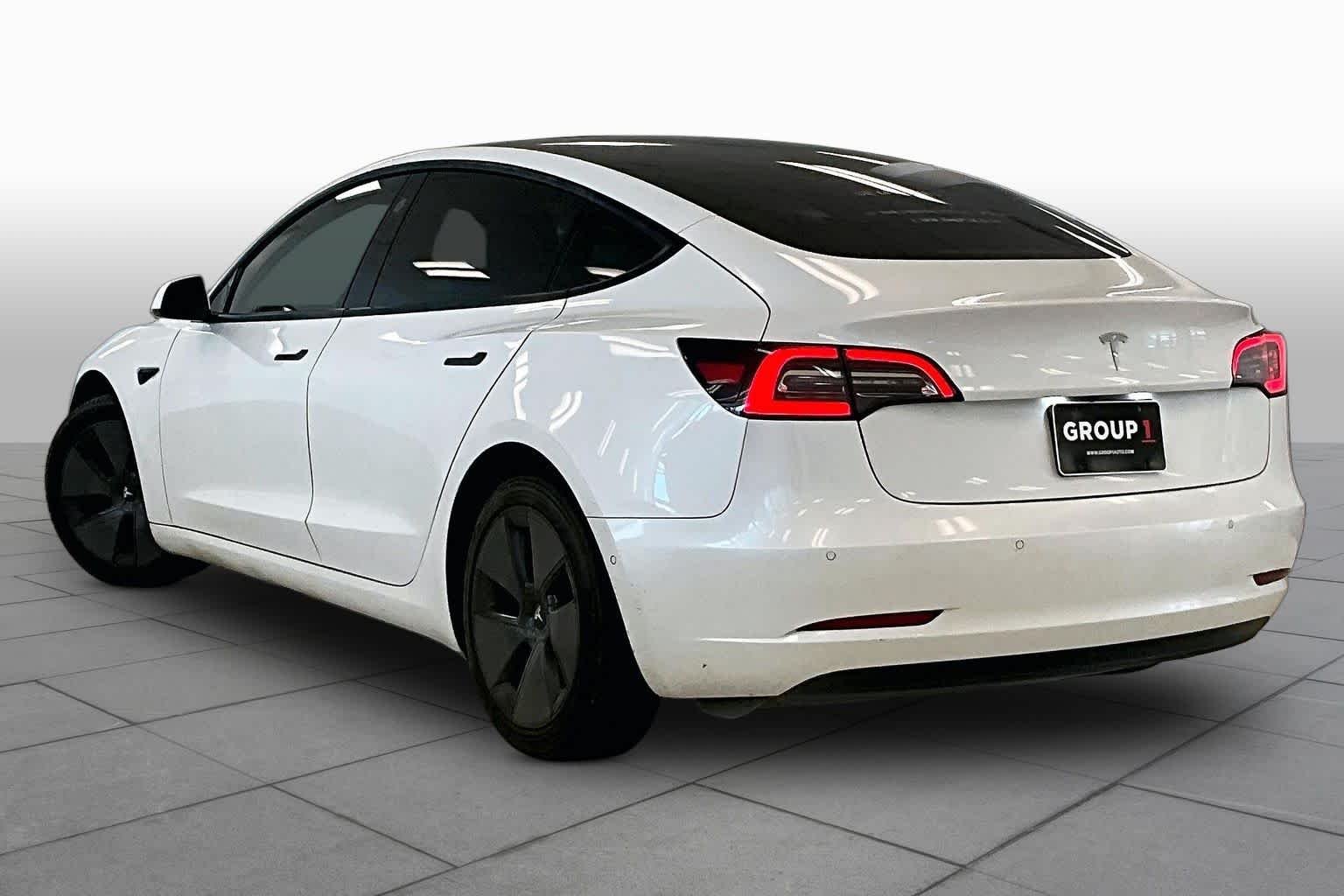 Used 2021  Tesla Standard Range Plus image 10