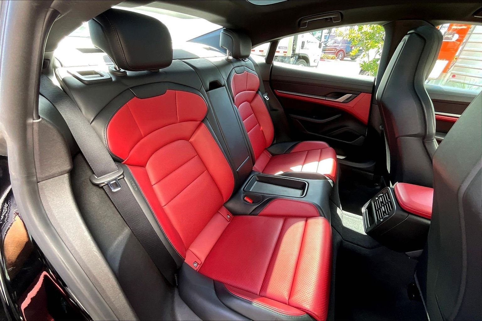 Used 2025  Porsche  image 27