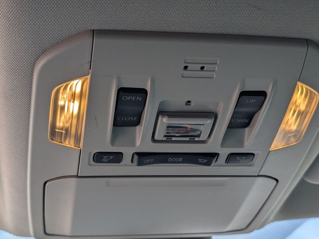 Used 2023  Toyota Limited image 29