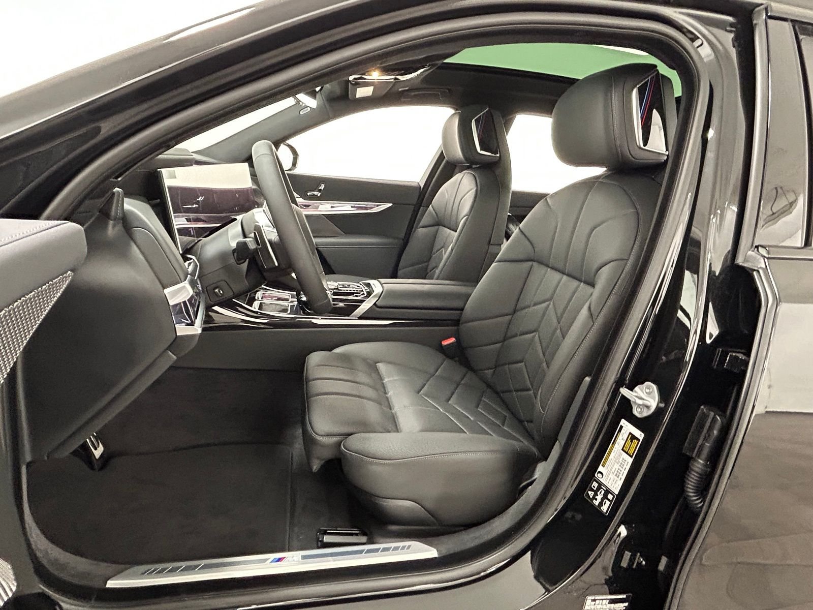 New 2026 Black Sapphire Metallic BMW 740i xDrive image 27