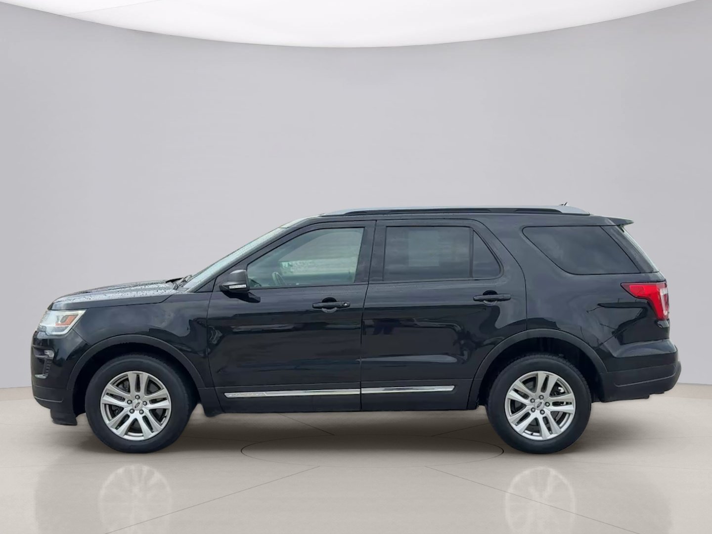 Used 2019 Black Ford XLT image 2