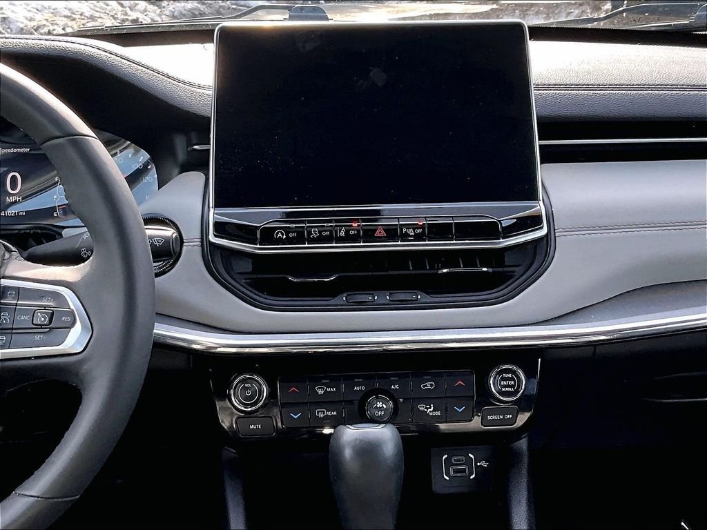 Used 2024 Gray Jeep Limited image 18