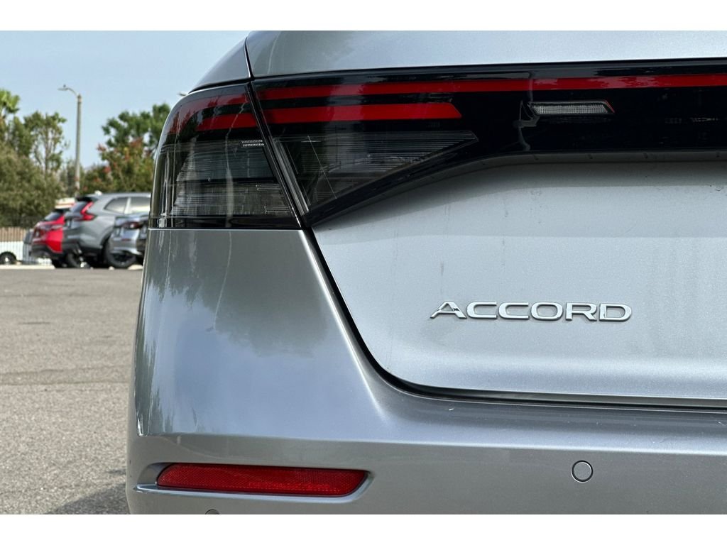 Used 2024 Solar Silver Metallic Honda EX-L image 13