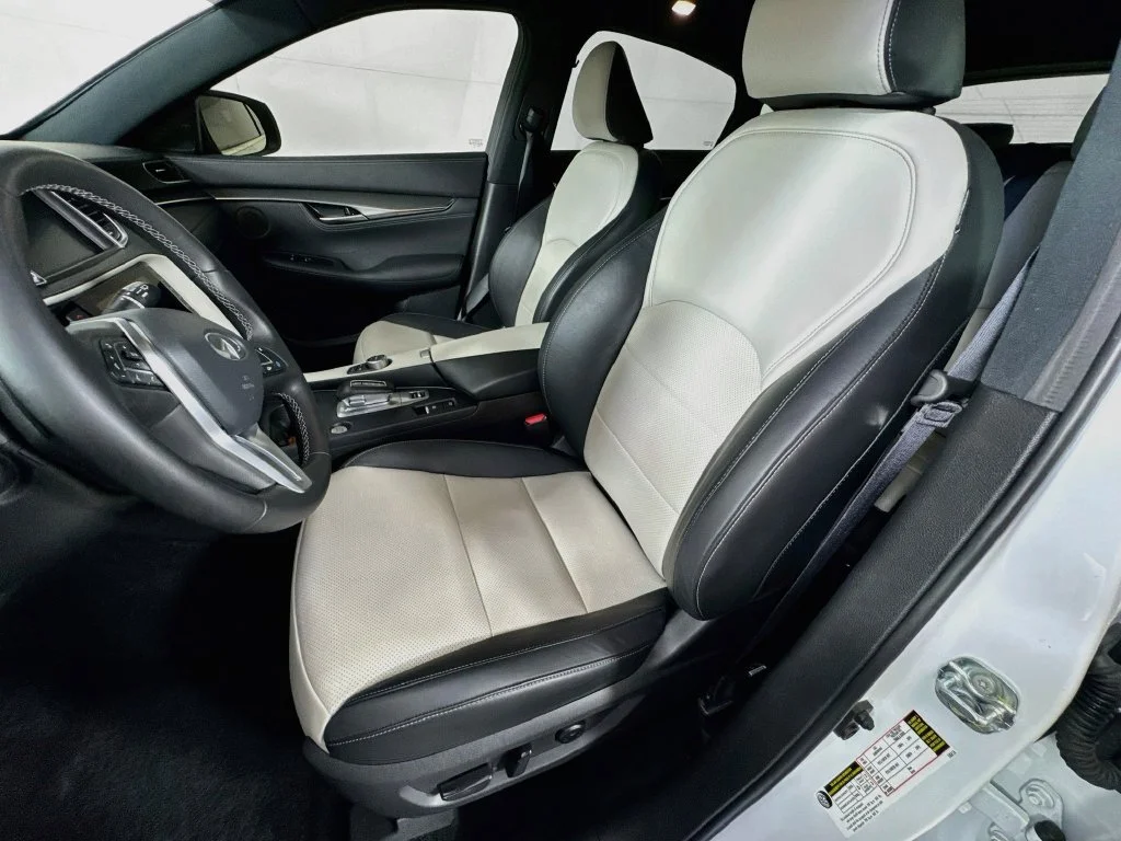 Certified Used 2025 White INFINITI LUXE image 28