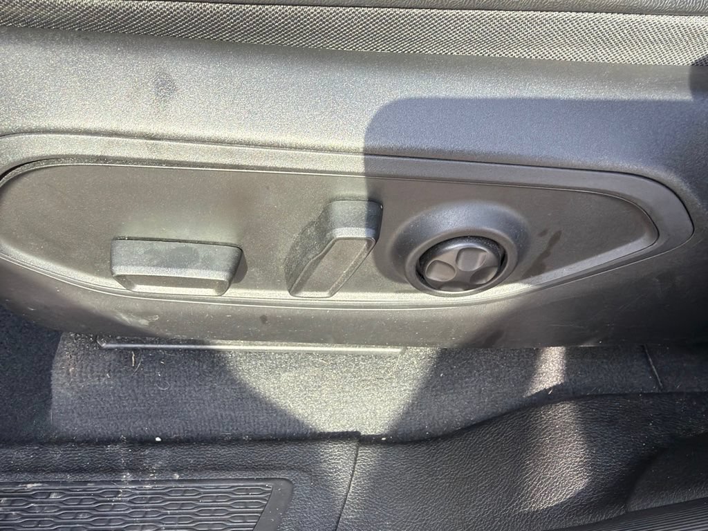 Used 2023 Diamond Black Jeep Altitude image 10