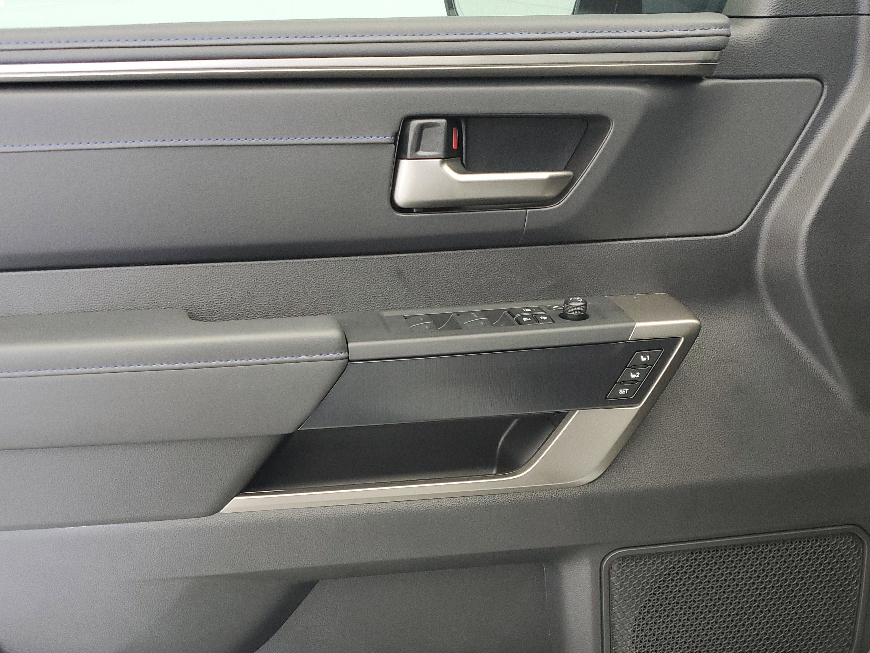 New 2026 Wind Chill Pearl <sup>1</sup> Toyota  Platinum image 19