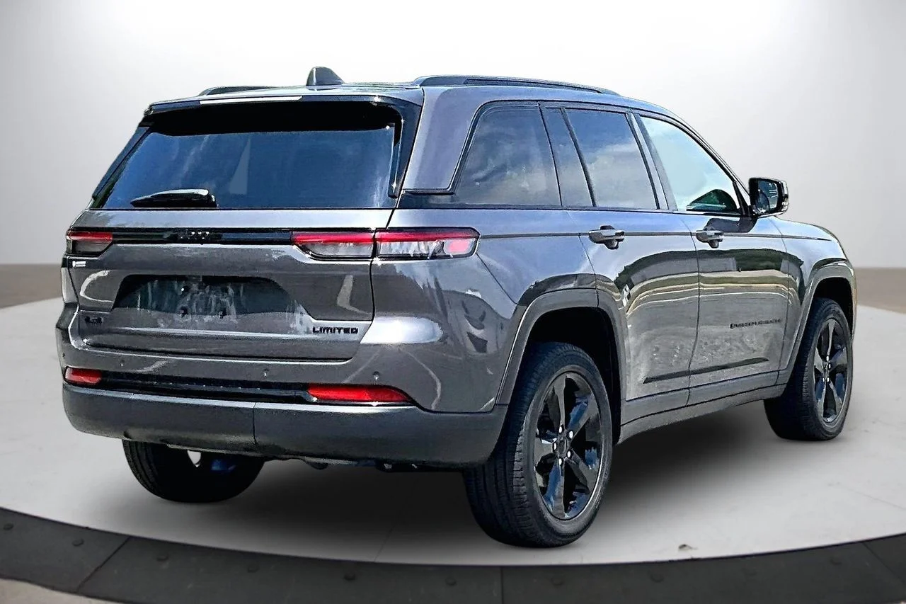 Used 2023 Gray Jeep Limited image 9