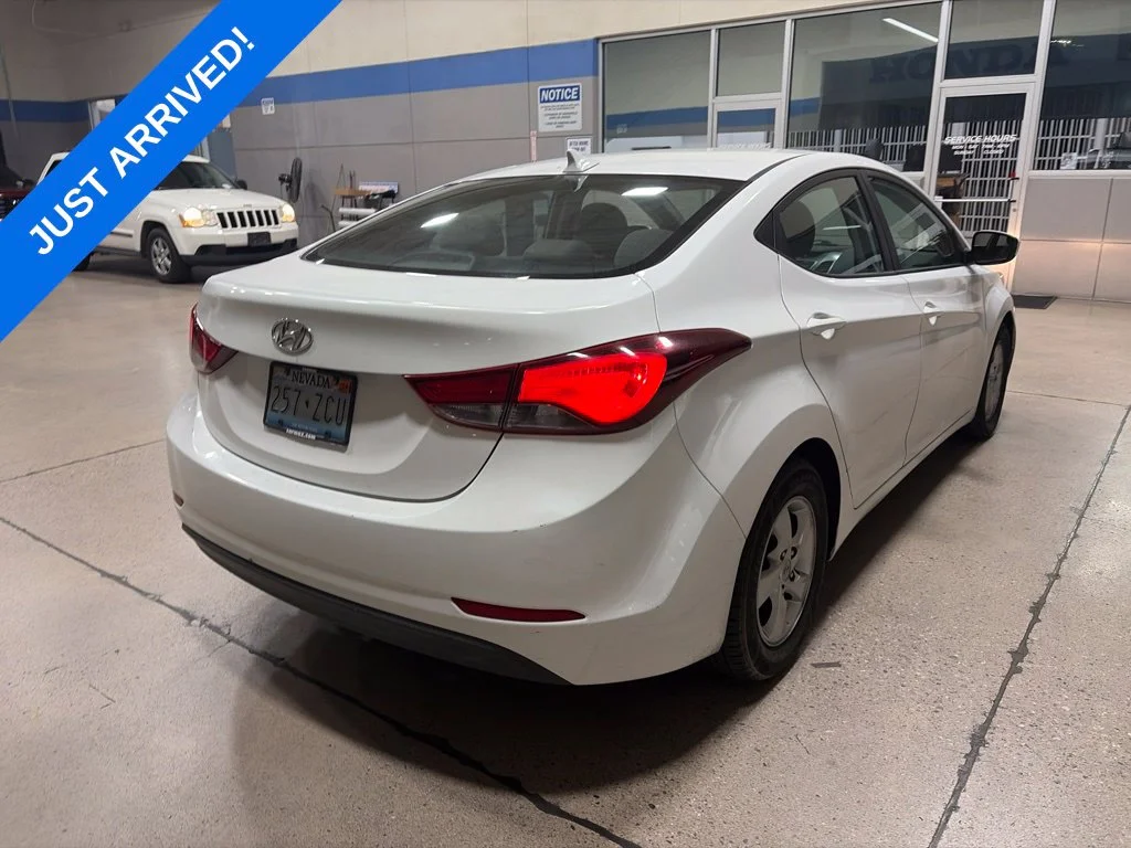 Used 2014 Pearl White Hyundai SE image 3
