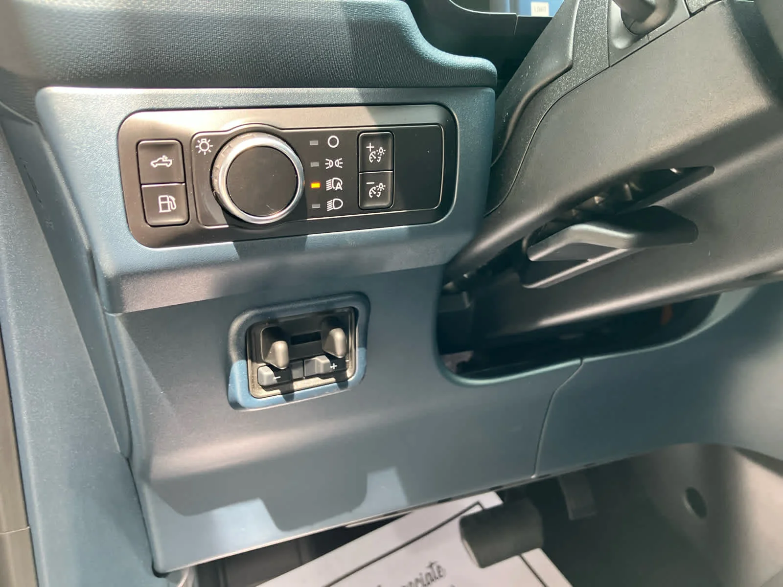 New 2026 Carbonized Gray Metallic Ford LARIAT image 8