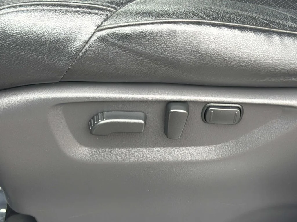 Used 2023 Brilliant Silver Metallic Nissan SL image 25